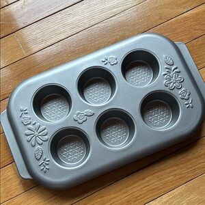 Gibson Home - COUNTRY KITCHEN STEEL MUFFIN PAN